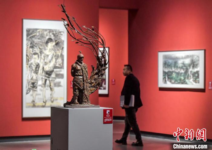 第二届新疆文化艺术节美术系列展览在新疆美术馆开幕。中新网记者 刘新 摄