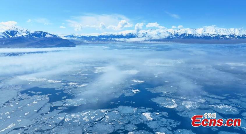 Breathtaking scenery of the Sayram Lake surrounded by grasslands and the Tianshan Mountains in northwest China's Xinjiang Uyghur Autonomous Region. (Photo: China News Service/Zhong Dawei)
