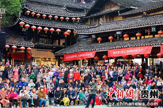 2024年贵州省第一届姑妈篮球邀请赛比赛现场。雷山县委宣传部供图