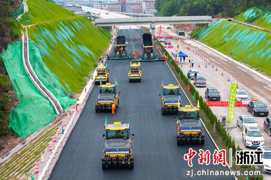 义东高速沥青路面施工启动  浙中交通圈建设再提速