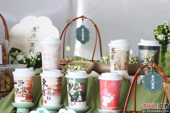 图为各式茉莉花饮品。  陈国海 摄