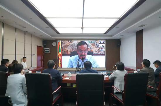 图为交流活动现场 图为交流活动现场