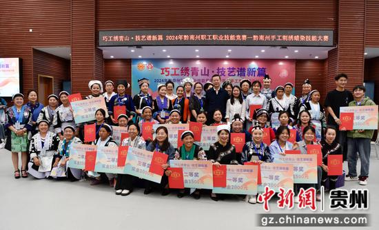 颁奖合影留念 彭惠喜 摄 颁奖合影留念 彭惠喜 摄