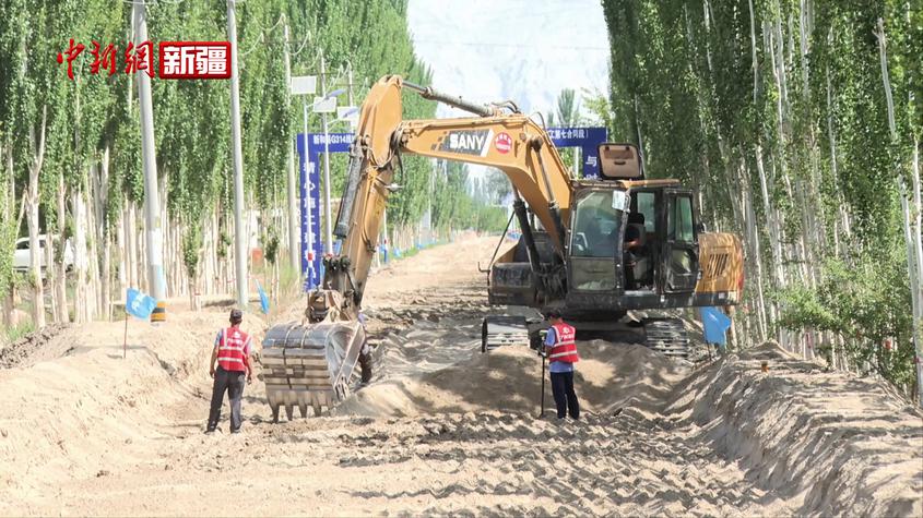新疆新和县：推进农村公路改造工程 为百姓出行提供方便