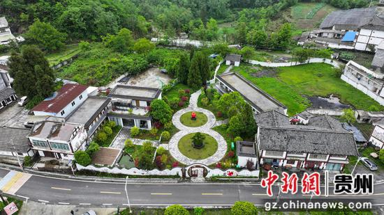 普底乡永兴村花间别苑。(无人机照片)李光辉摄 普底乡永兴村花间别苑。(无人机照片)李光辉摄