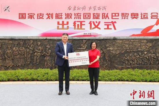 图为授牌仪式现场。中新网记者瞿宏伦摄 图为授牌仪式现场。中新网记者瞿宏伦摄