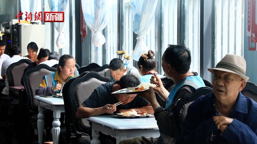 新疆库车：老年人助餐服务点 打造家门口的“幸福餐厅”