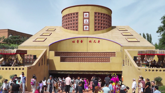 5月19日，经过2个月升级改造的吐鲁番坎儿井民俗园景区重新开门迎客。许彦宏摄