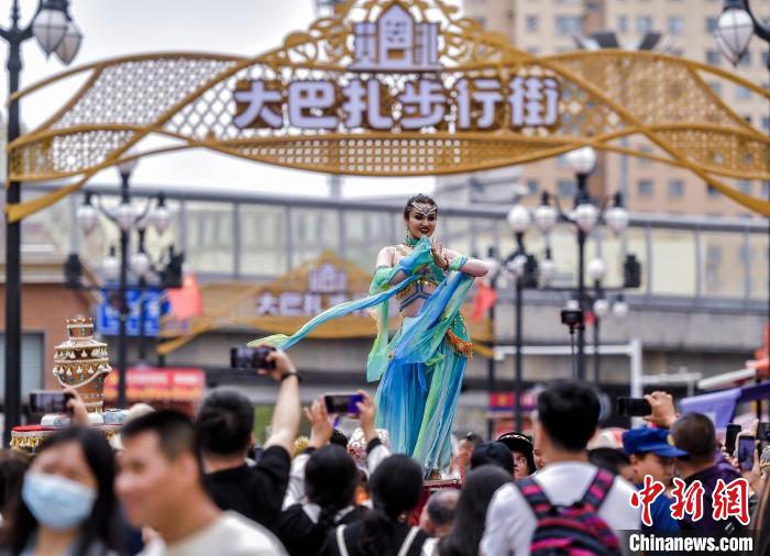 乌鲁木齐大巴扎景区推出多项主题活动迎接“中国旅游日”