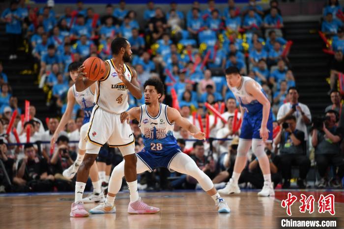 中国男子篮球职业联赛总决赛：辽宁客场险胜新疆 大比分3：0拿下赛点