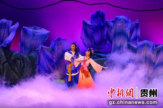 图为演出现场。 瞿宏伦 摄 图为演出现场。 瞿宏伦 摄