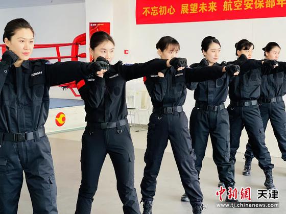 图 “火凤凰”班组训练中 图 “火凤凰”班组训练中