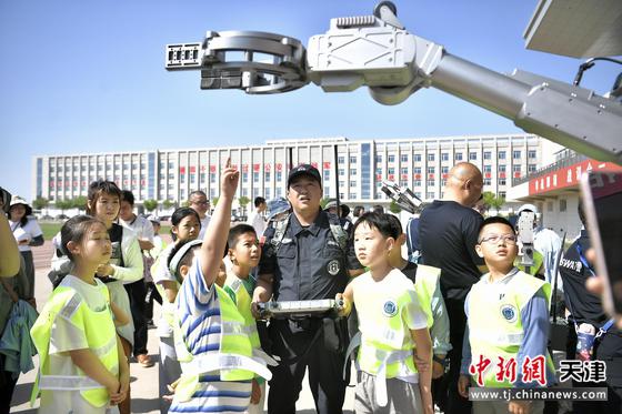 天津少年警校举办“我的少警梦”亲子体验营活动