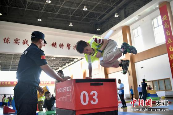 图为活动现场。(天津市公安局供图) 图为活动现场。(天津市公安局供图)