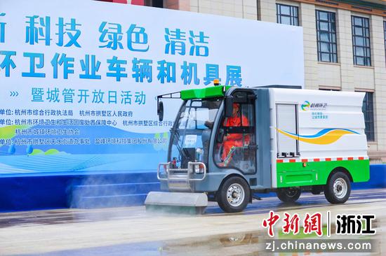 纯电垃圾分类收集车。 活动方供图