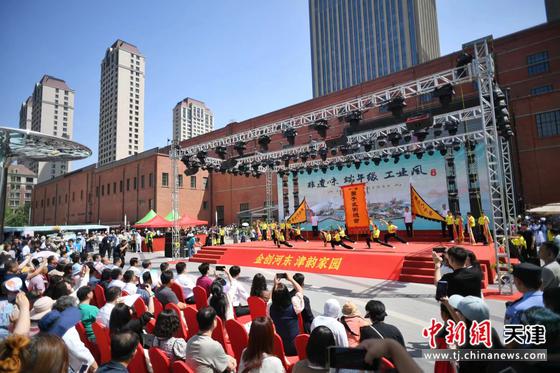 6月8日是“文化和自然遗产日”，也是端午节假期首日。当日，2024年天津市“文化和自然遗产日”主场活动启动仪式举行。图为启动仪式上非遗文艺展演。记者 佟郁 摄