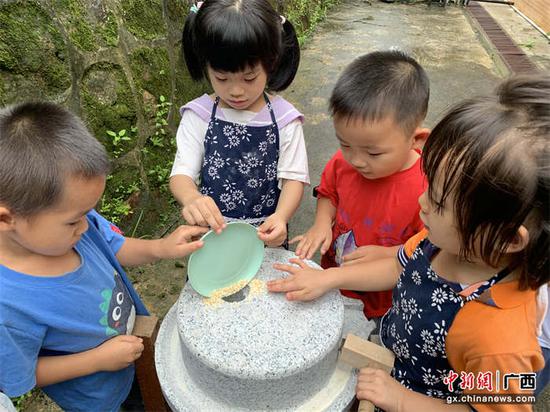 甘玲玲 摄