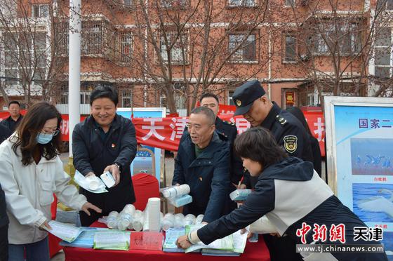图为中塘镇开展的宣传引领活动现场。(天津市滨海新区中塘镇供图) 图为中塘镇开展的宣传引领活动现场。(天津市滨海新区中塘镇供图)
