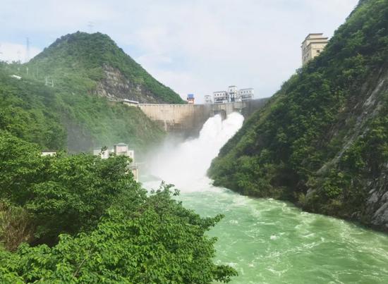马岭水利枢纽工程泄洪。毛志浩 摄