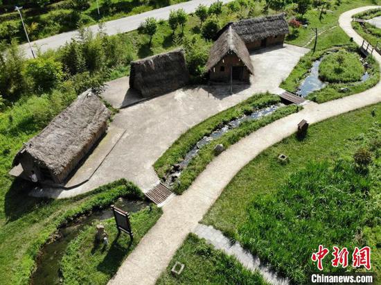 图为6月20日,航拍贵州省毕节市赫章县海雀村复原区。中新网记者 石小杰 摄 图为6月20日,航拍贵州省毕节市赫章县海雀村复原区。中新网记者 石小杰 摄