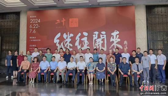 图为与会嘉宾合影留念。林浩 摄 图为与会嘉宾合影留念。林浩 摄