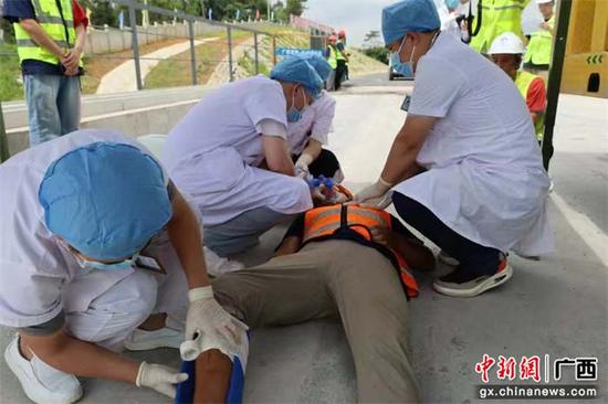 申佳佳 孙超 摄影报道 申佳佳 孙超 摄影报道