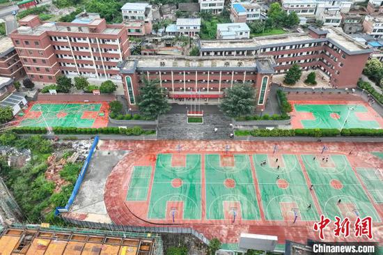 正在建设的中赫章实验中学，9月将有一个新面貌。中新网记者瞿宏伦 摄