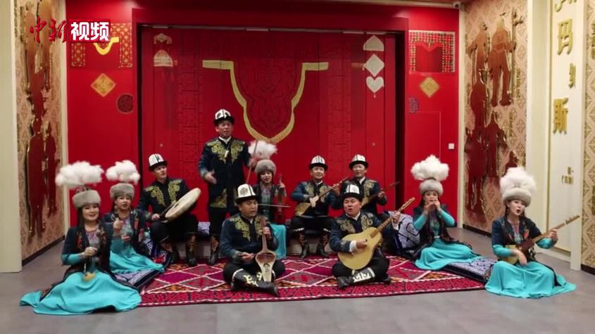 华媒人在新疆克州欣赏民族史诗《玛纳斯》