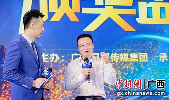 图为工行广西区分行副行长何韶军出席颁奖盛典并在领奖后发表获奖感言。