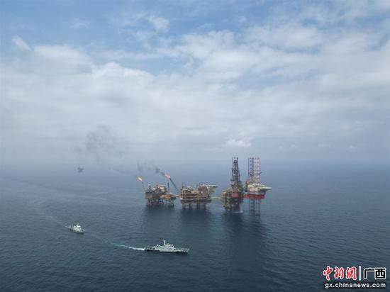 海上绕航巡查。广西海警局 供图