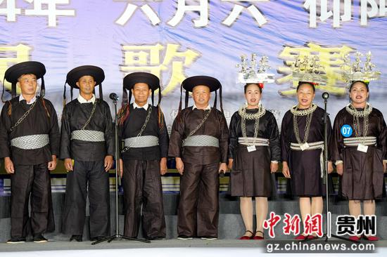 2024年剑河县“六月六”仰阿莎文化节民歌赛的苗族民歌组比赛现场。 2024年剑河县“六月六”仰阿莎文化节民歌赛的苗族民歌组比赛现场。