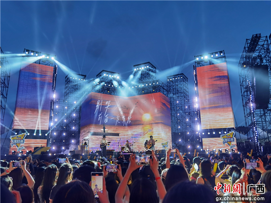 图为录制现场。杨陈 摄 图为录制现场。杨陈 摄