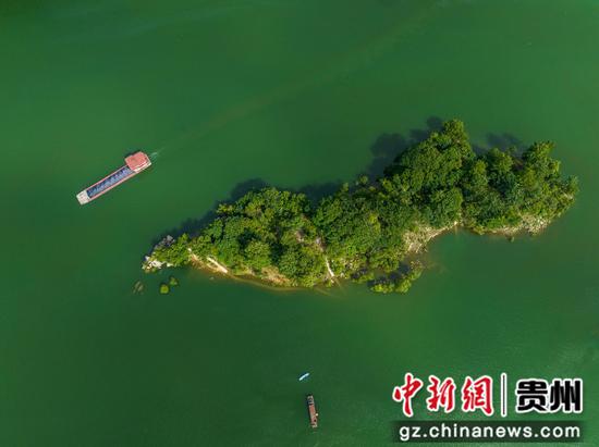 2024年7月11日,在贵州省毕节市金沙县化觉镇前顺村拍摄的峡谷山水风光美景。 2024年7月11日,在贵州省毕节市金沙县化觉镇前顺村拍摄的峡谷山水风光美景。