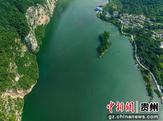 2024年7月11日,在贵州省毕节市金沙县化觉镇前顺村拍摄的峡谷山水风光美景。 2024年7月11日,在贵州省毕节市金沙县化觉镇前顺村拍摄的峡谷山水风光美景。