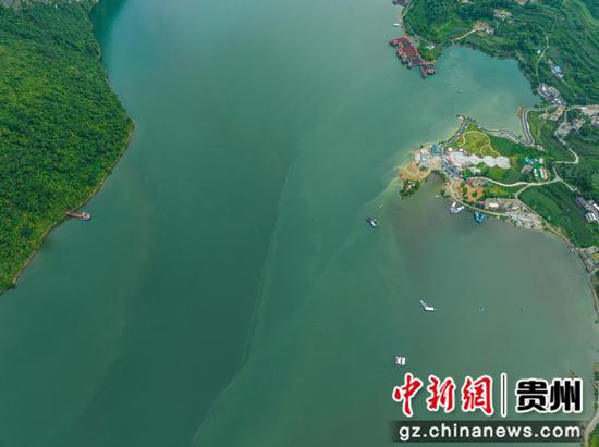 2024年7月11日,在贵州省毕节市金沙县化觉镇前顺村拍摄的峡谷山水风光美景。 2024年7月11日,在贵州省毕节市金沙县化觉镇前顺村拍摄的峡谷山水风光美景。