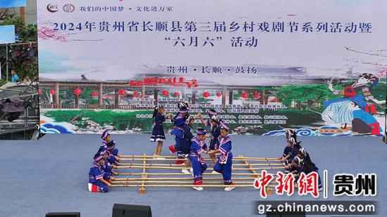 “六月六”竹竿舞民族表演 “六月六”竹竿舞民族表演