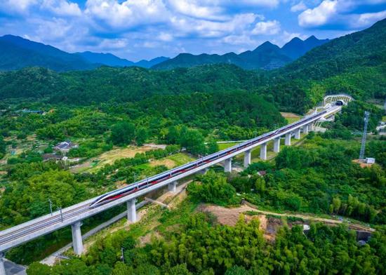 杭温铁路二期勇夺项目“半年红”  跑出建设
