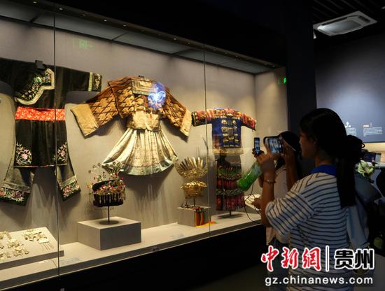 贵州省民族博物馆暑期迎来参观热潮