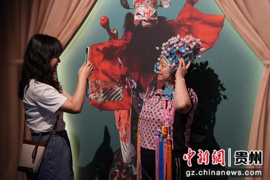 贵州省民族博物馆暑期迎来参观热潮