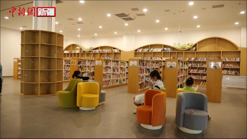 沙雅县：在图书馆“悦”读一“夏”