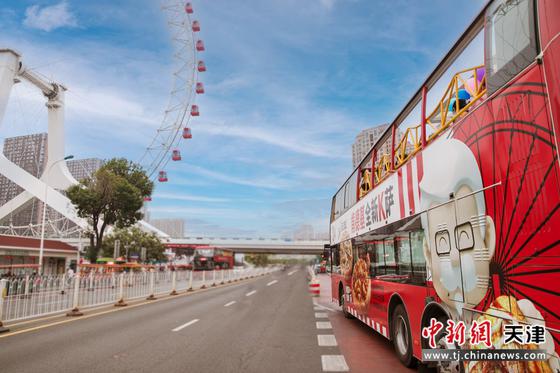 图为“K萨”双层敞篷观光巴士。(主办方供图)