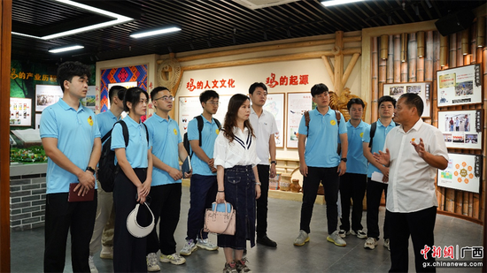 博士团成员在富凤公司调研 博士团成员在富凤公司调研