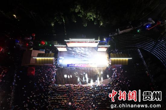 图为文艺汇演。江禾 摄 图为文艺汇演。江禾 摄