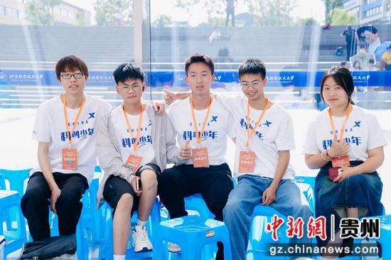 赫章县参赛选手排队比赛现场。高杰 摄 赫章县参赛选手排队比赛现场。高杰 摄