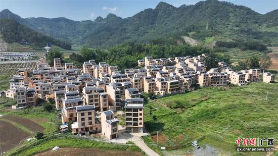 图片1.风貌改造后的民安村房屋错落有序环境干净整洁