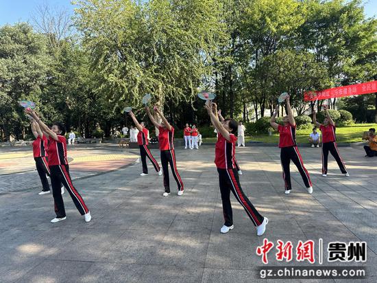 柔力球表演 柔力球表演