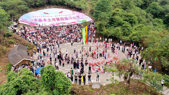 航拍踩山节活动现场。习水县融媒体中心供图
