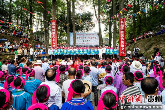 天柱县竹林镇麻阳歌场民歌演唱。