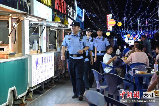 天津公安机关开展夏夜治安巡查宣防第二次集中统一行动。（天津市公安局供图）