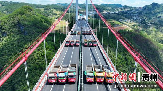 图为桐梓河特大桥迎来第二阶段的荷载试验。 陈桂良 摄